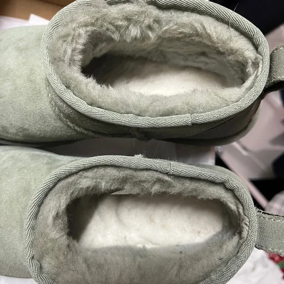 Women’s UGG Classic Ultra Mini Boots - Clover size 8 - Picture 5 of 7